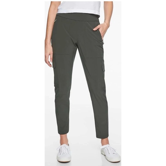 Athleta Chelsea Cargo Pant Dark Green 4 Travel casual cropped comfort Athleisure - Picture 1 of 10